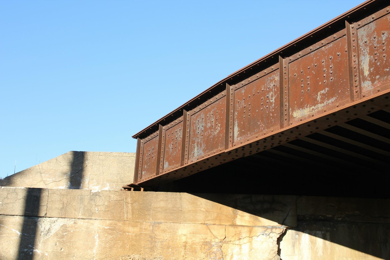 Girder end, west track